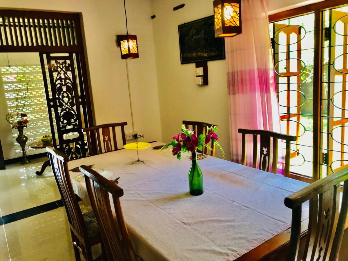 Charitha Rest Hotel Ampara Exterior photo